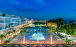Spacious Magia Condo Steps to the beach & 5th Ave